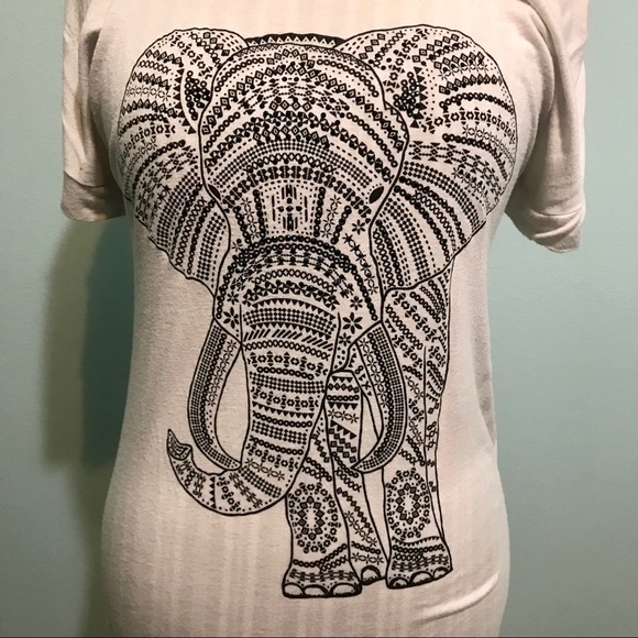 White Elephant Detail Top Size Medium - Picture 2 of 5